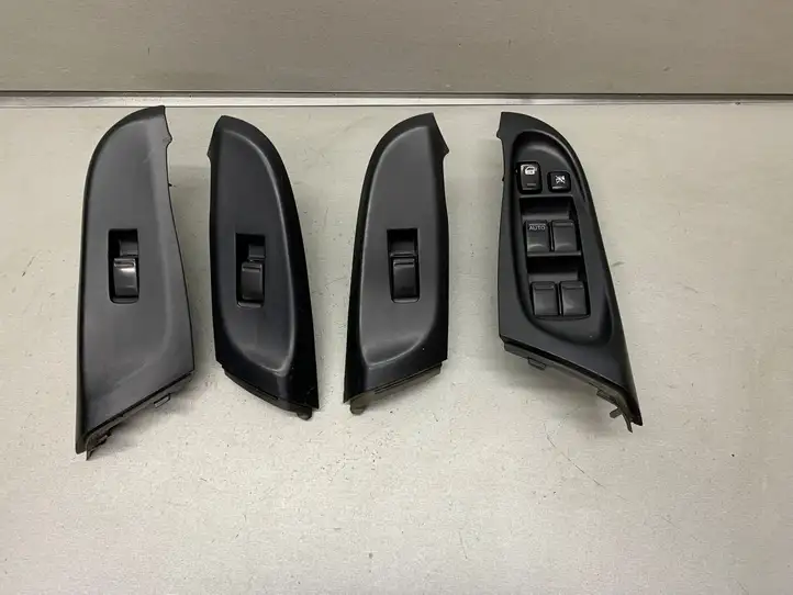 Nissan Almera N16 (2000 - 2010) 82961BM700 Блок кнопок стеклоподъемников — фото 4