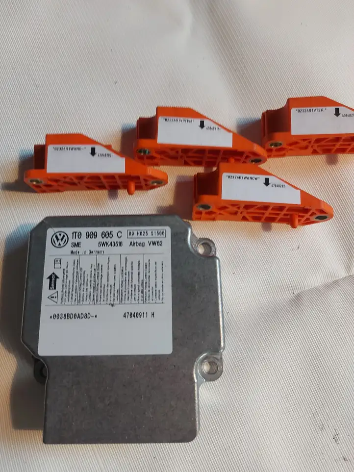 Volkswagen Touran I (2003 - 2010) 1T0909605C Датчик удара SRS — фото 2