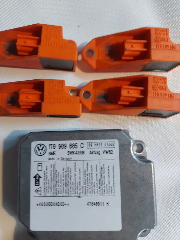 Volkswagen Touran I (2003 - 2010) 1T0909605C Датчик удара SRS — фото 3