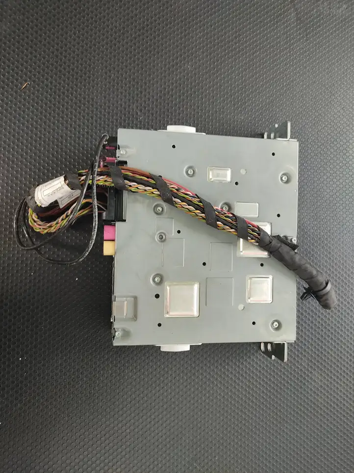 BMW X3 F25 (2010 - 2017) 9224028 Блок Hi-Fi аудиосистемы — фото 1