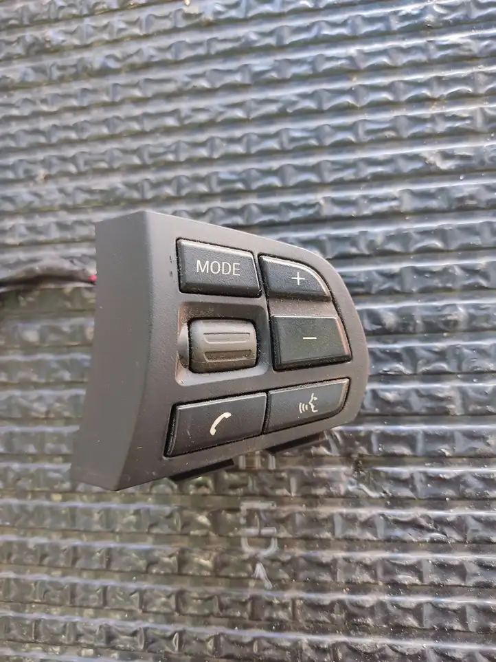 BMW X3 F25 (2010 - 2017) 9209808 Кнопки на рулевом колесе — фото 1