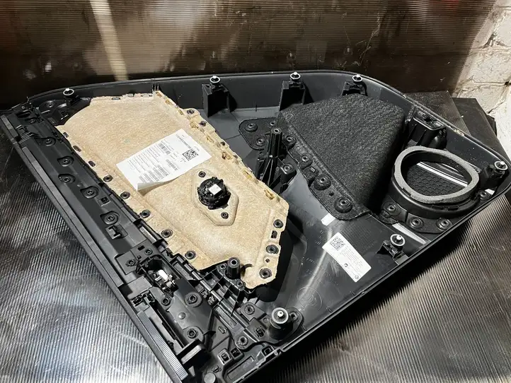 Volkswagen Tiguan (2016 - 2020) 5NA867211 Обшивка задней двери — фото 2