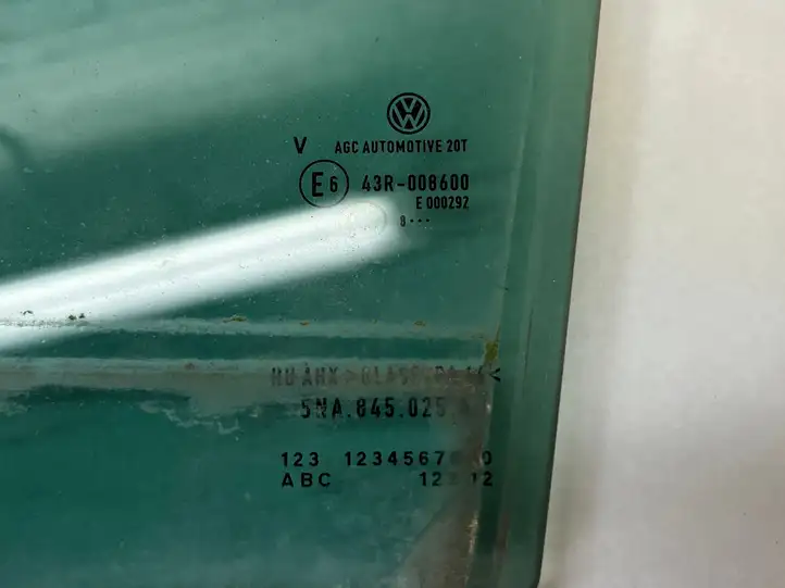 Volkswagen Tiguan (2016 - 2020) 5NA845025A Стекло задней двери — фото 2