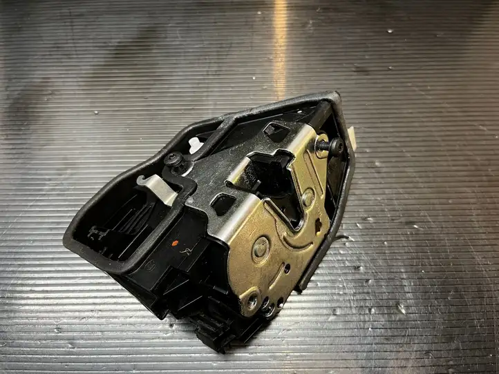 BMW 3 F30 F35 F31 (2012 - 2018) 053702 Замок задней двери — фото 3