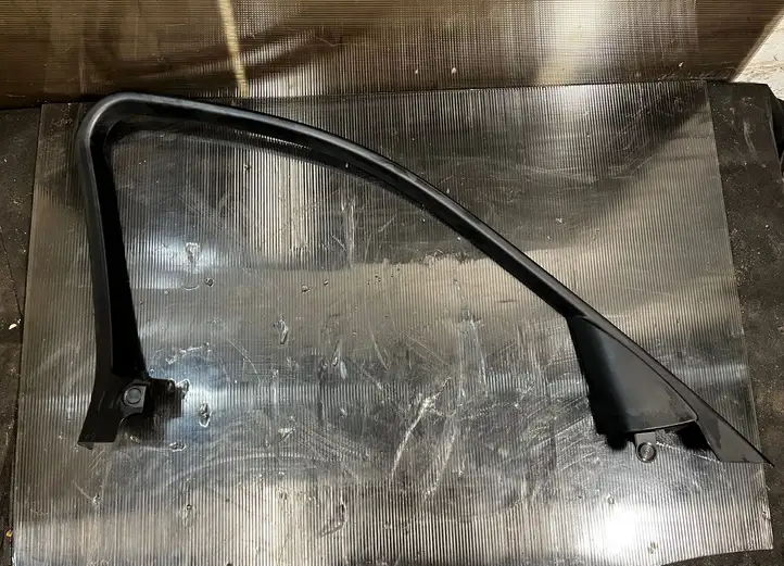 BMW 3 F30 F35 F31 (2012 - 2018) 7259381 Накладка стекла передней двери — фото 1