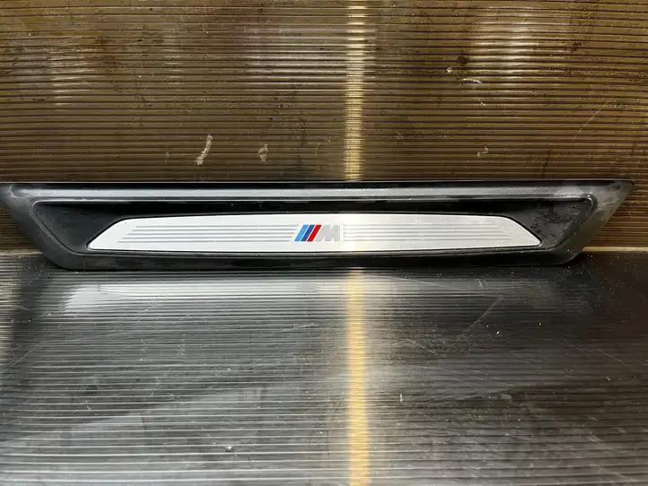 BMW 3 F30 F35 F31 (2012 - 2018) 51478051037 Внутренняя отделка переднего порога — фото 1