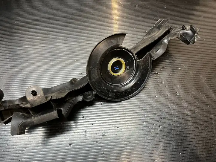 BMW 3 F30 F35 F31 (2012 - 2018) 51767255803 Уплотнитель подкапотного пространства — фото 1