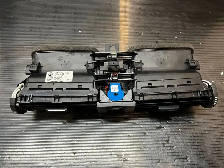 BMW 3 F30 F35 F31 (2012 - 2018) 9218552 Центральный воздушный дефлектор — фото 4
