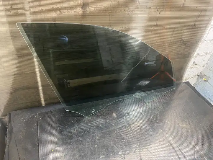 BMW 3 F30 F35 F31 (2012 - 2018) 43R001735 Стекло передней двери — фото 1