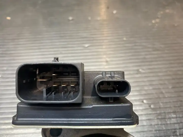 BMW 3 F30 F35 F31 (2012 - 2018) 857008702 Реле накала свечей — фото 3