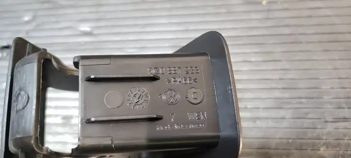 Volkswagen Golf VII (2013 - 2019) 5G0887233 Заглушка ISOFIX — фото 2