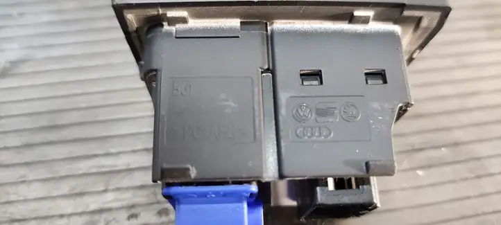 Volkswagen Golf VII (2013 - 2019) 5G2919225 Включатель аварийных фонарей — фото 4