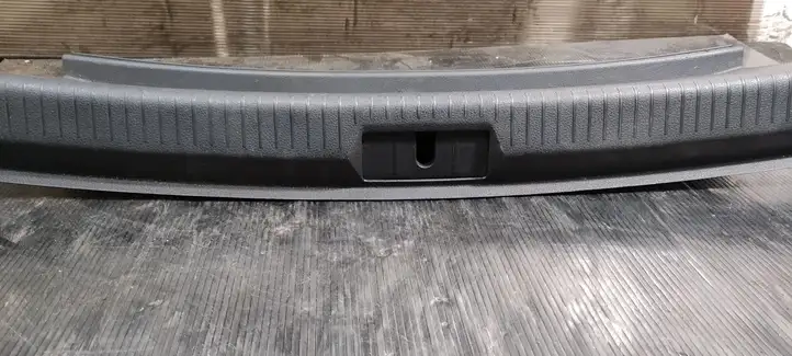 Volkswagen Golf VII (2013 - 2019) 5G6863459 Отделка порога багажника — фото 4