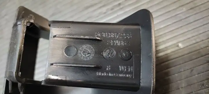 Volkswagen Golf VII (2013 - 2019) 5G0887233 Заглушка ISOFIX — фото 3