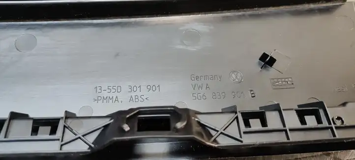 Volkswagen Golf VII (2013 - 2019) 5G6839901B Накладка стекла задней двери — фото 2