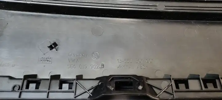Volkswagen Golf VII (2013 - 2019) 5G6839902B Накладка стекла задней двери — фото 4
