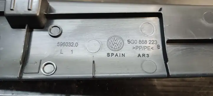 Volkswagen Golf VII (2013 - 2019) 5G0868223B Прочие детали салона — фото 2