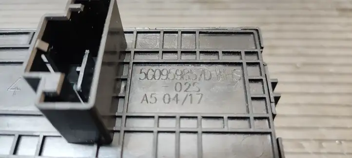 Volkswagen Golf VII (2013 - 2019) 5G0959857D Кнопка стеклоподъемников — фото 2