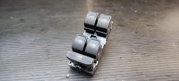 Volkswagen Golf VII (2013 - 2019) 5G0959857D Кнопка стеклоподъемников — фото 4