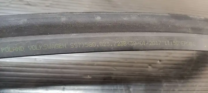 Volkswagen Golf VII (2013 - 2019) 5G0823723B Уплотнитель подкапотного пространства — фото 2