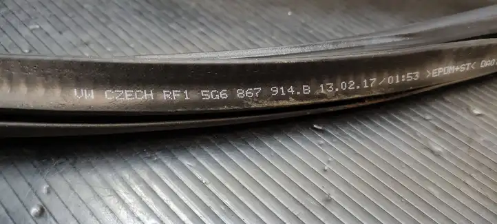 Volkswagen Golf VII (2013 - 2019) 5G6867914B Уплотнитель задней двери — фото 2