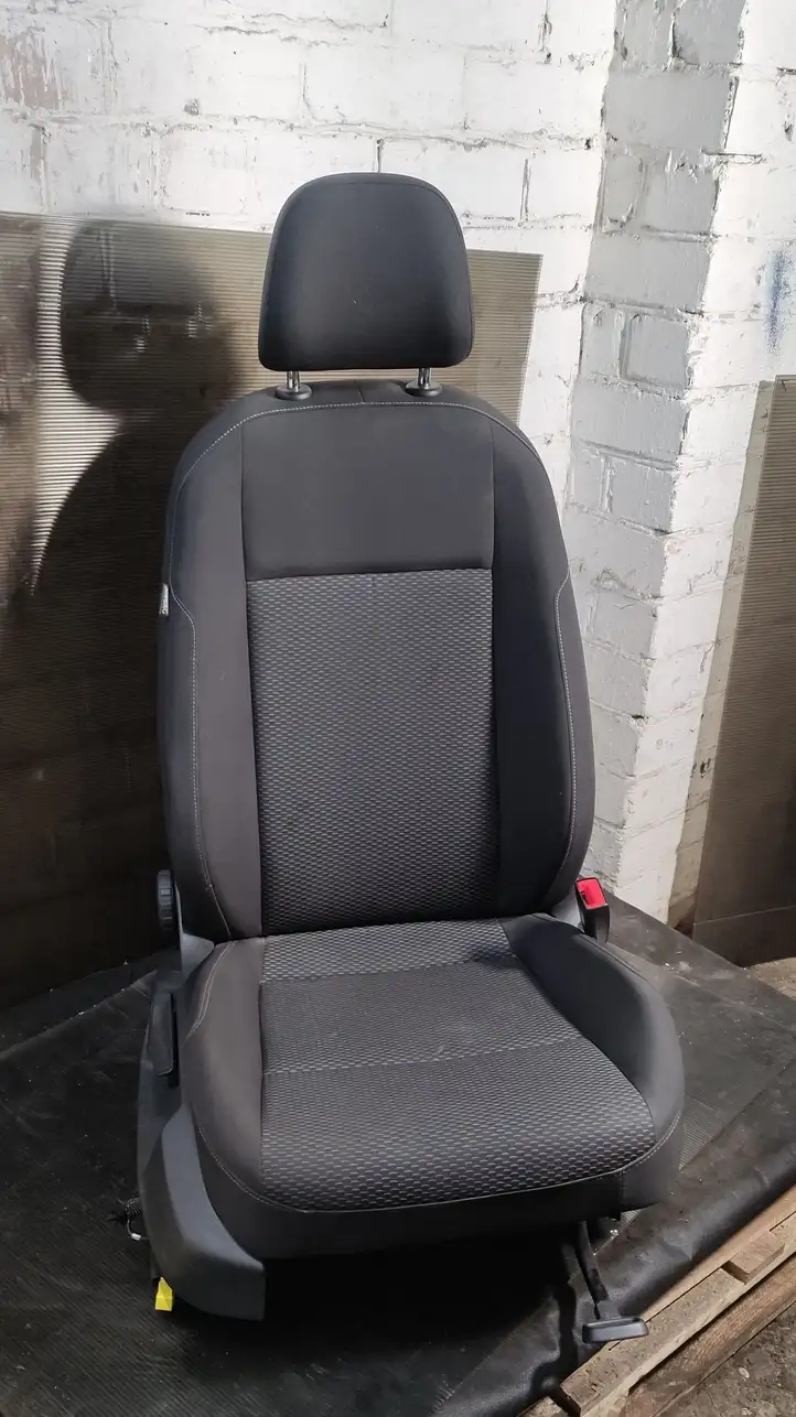 Volkswagen Golf VII (2013 - 2019) Переднее сиденье пассажира — фото 1