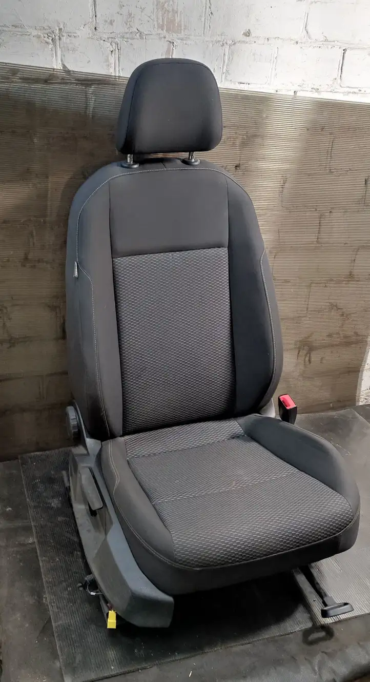 Volkswagen Golf VII (2013 - 2019) Переднее сиденье пассажира — фото 2