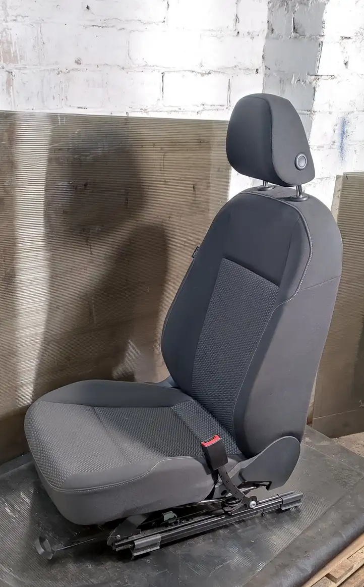 Volkswagen Golf VII (2013 - 2019) Переднее сиденье пассажира — фото 4