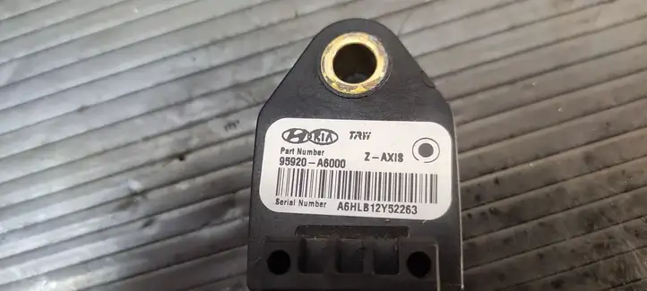 Hyundai i30 (2012 - 2015) 95920A6000 Датчик удара SRS — фото 3