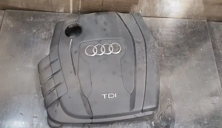 Audi A5 8T 8F (2011 - 2016) 03L103925AB Крышка двигателя декоративная — фото 1