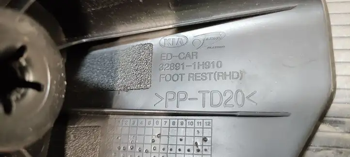 Kia Ceed (2010 - 2012) 328911H910 Прочие детали салона — фото 3