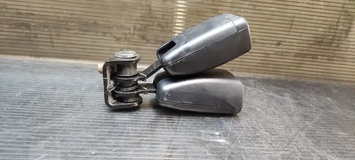 Kia Ceed (2010 - 2012) Замок заднего ремня — фото 5