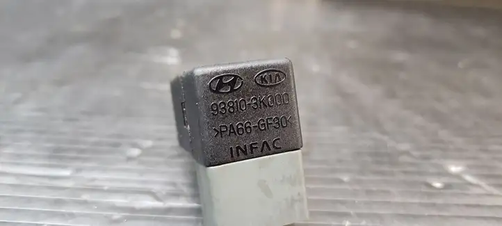 Kia Ceed (2010 - 2012) 938103K000 Датчик педали тормоза — фото 3