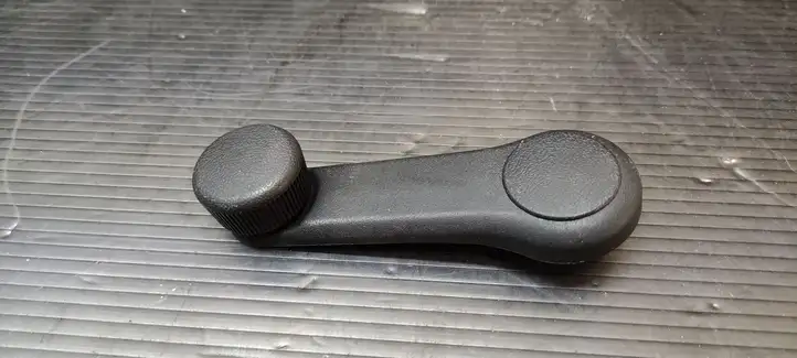 Kia Ceed (2010 - 2012) 8263022001 Ручка стеклоподъемника — фото 1