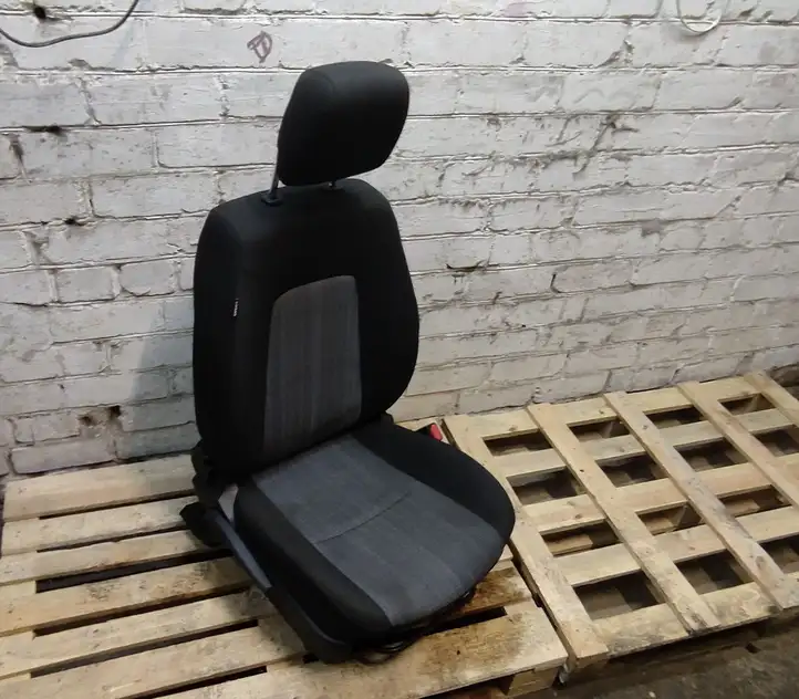 Kia Ceed (2010 - 2012) Переднее сиденье пассажира — фото 1