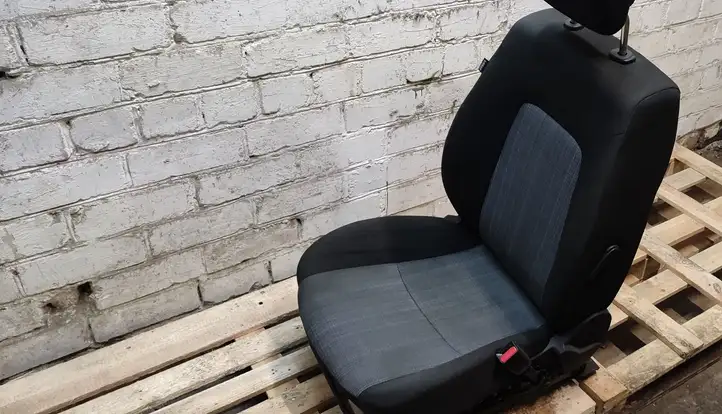 Kia Ceed (2010 - 2012) Переднее сиденье пассажира — фото 3