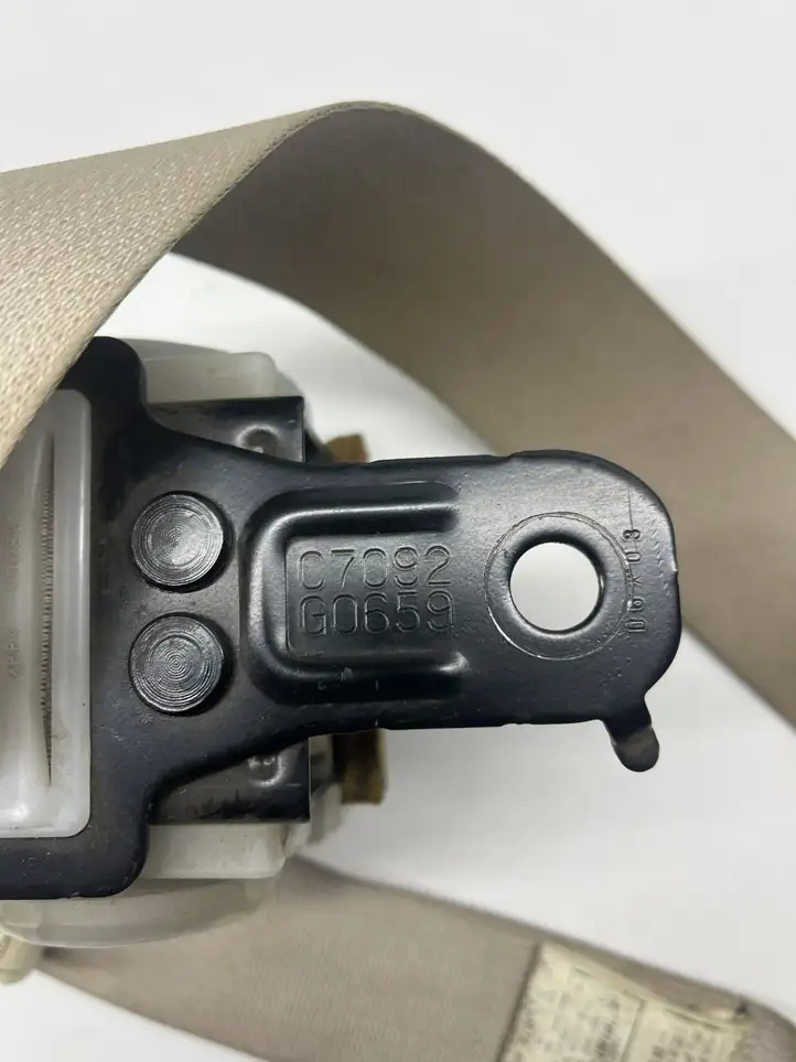 Lexus IS 220D-250-350 (2005 - 2010) C7092G0659 Задний ремень безопасности — фото 3