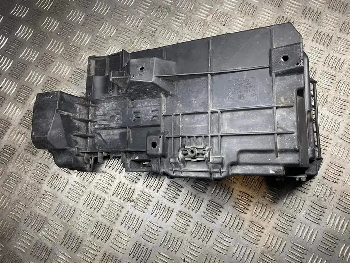 Opel Vectra C (2002 - 2005) 24413805 Площадка аккумулятора — фото 5