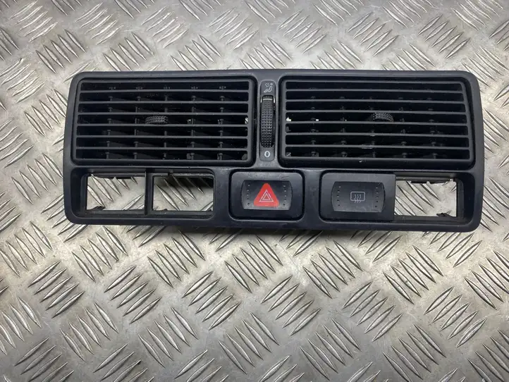 Volkswagen Golf IV (1998 - 2005) 1J0819736C Центральный воздушный дефлектор — фото 1