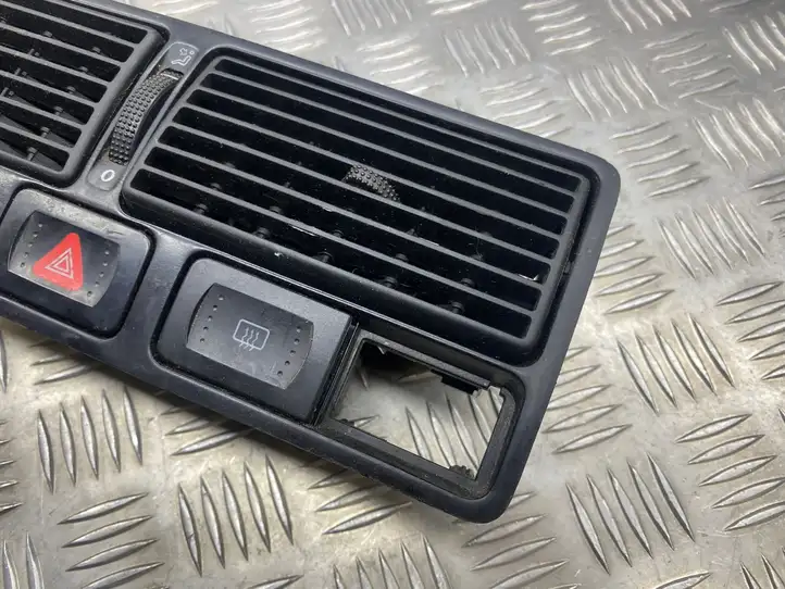 Volkswagen Golf IV (1998 - 2005) 1J0819736C Центральный воздушный дефлектор — фото 8