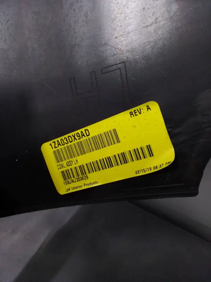 Dodge Challenger (2014 - ) 1ZA03DX9AD Внутренняя отделка переднего порога — фото 2