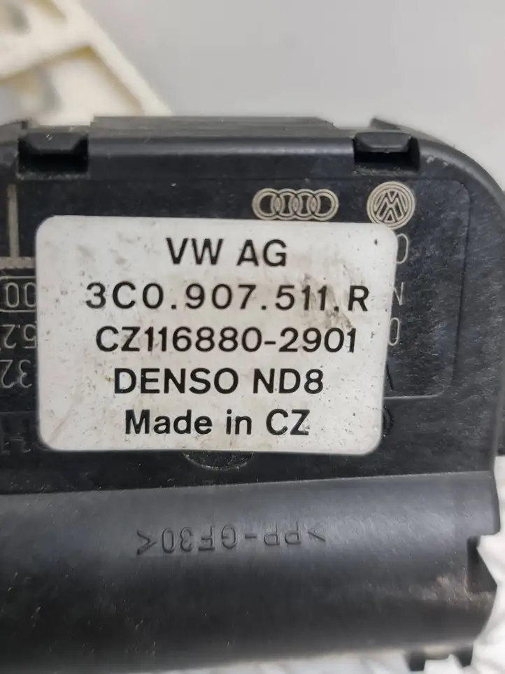 Volkswagen PASSAT B7 (2011 - 2014) CZ1168802901 Двигатель задвижки потока воздуха — фото 2