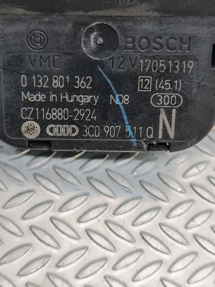 Volkswagen PASSAT B7 (2011 - 2014) CZ1168802924 Двигатель задвижки потока воздуха — фото 2