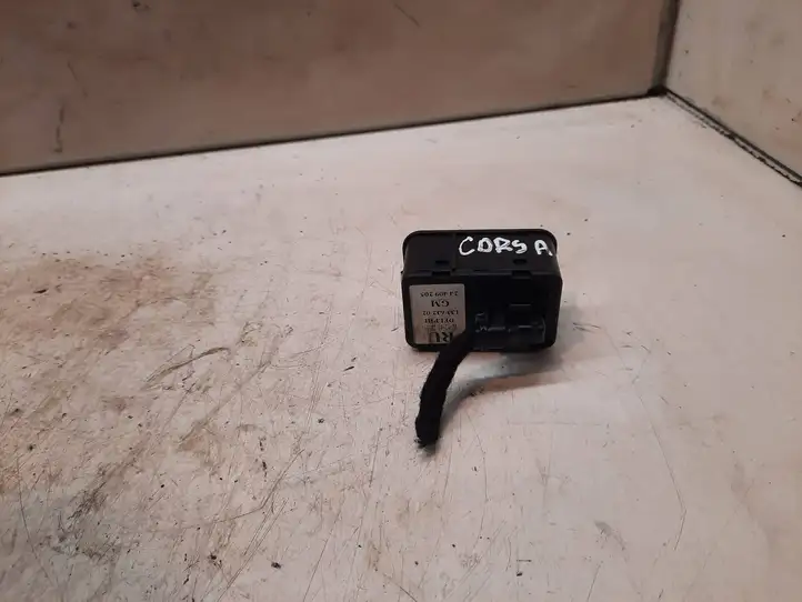 Opel Corsa C (2000 - 2003) 13363202 Кнопка стеклоподъемников — фото 1