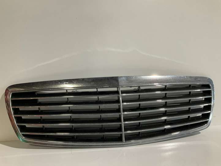 Mercedes-Benz E W211 (2002 - 2009)  A2118800583 Передняя решётка