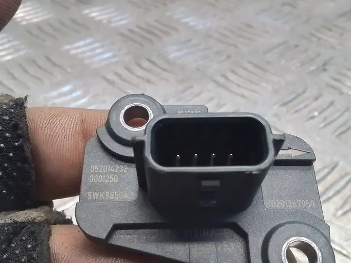 Nissan Qashqai (2013 - 2017) 052014232 Датчик массового расхода воздуха — фото 4