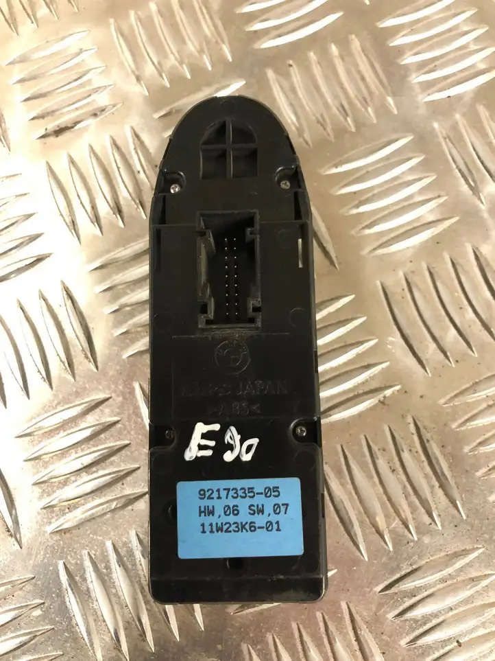 BMW 3 E90 E91 (2005 - 2012) 9217335 Кнопка стеклоподъемников — фото 3