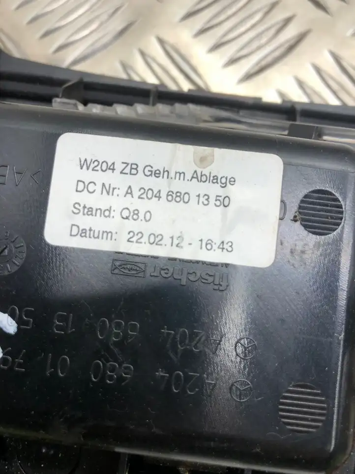 Mercedes-Benz C W204 (2007 - 2014) A2046801350 Пепельница — фото 2