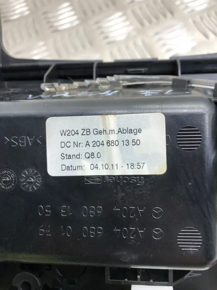 Mercedes-Benz C W204 (2007 - 2014) A2046801350 Пепельница — фото 2