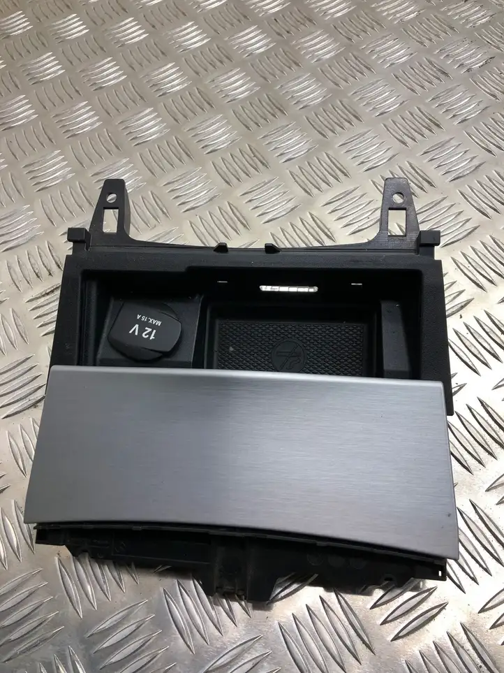 Mercedes-Benz C W204 (2007 - 2014) A2046801350 Пепельница — фото 1